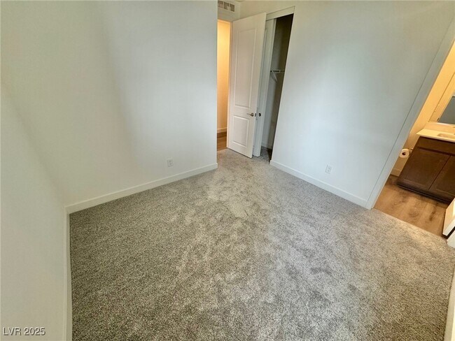 Building Photo - 1548 Little Penguin St