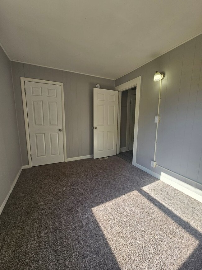 Building Photo - There is a $25 fee per application and eve...