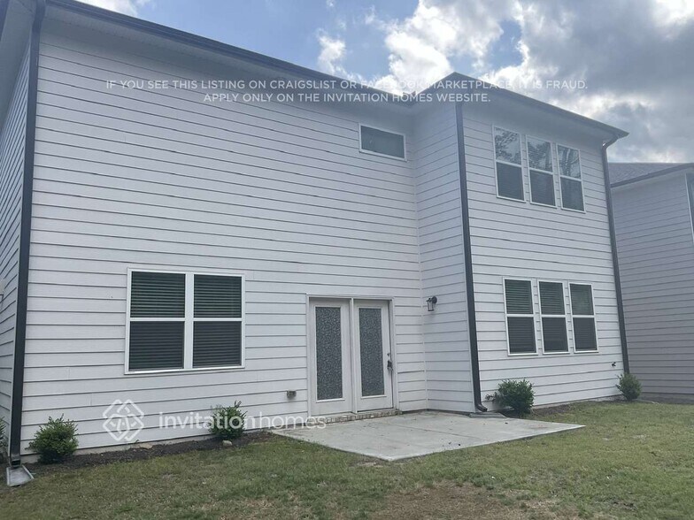 Building Photo - 215 Caledonia Ct