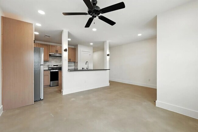 Building Photo - 3206 Sayle St