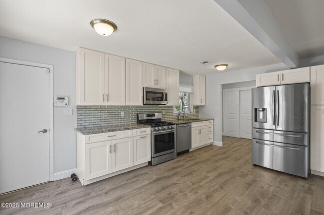 Building Photo - 6 Rockwell Cir