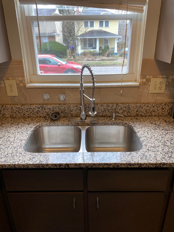 Building Photo - 136 W Pacemont Rd