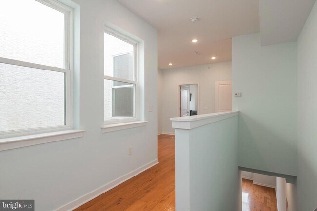 Building Photo - 1517 W Seybert St