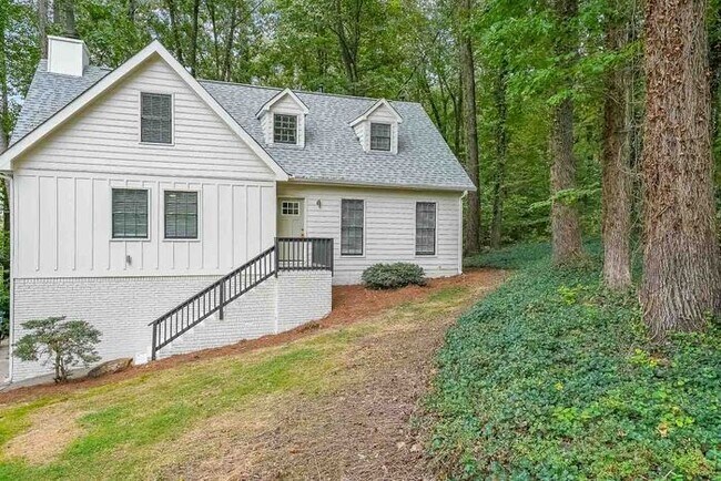 Building Photo - 317 E Claiborne Ct