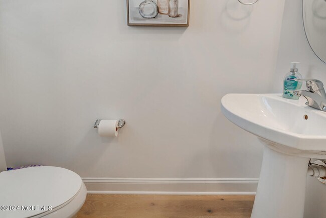 Building Photo - 19 Cummins St