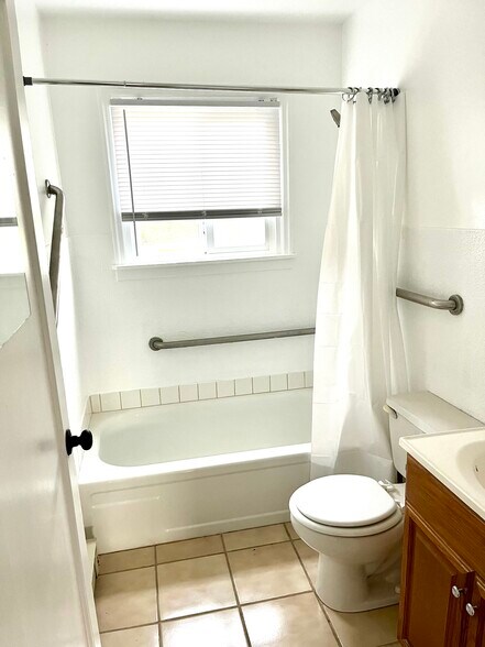 Building Photo - 14318 67th Ave NE