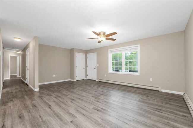 Building Photo - 4 Mill Pond Rd