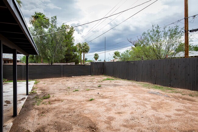 Building Photo - 4535 E 14th St