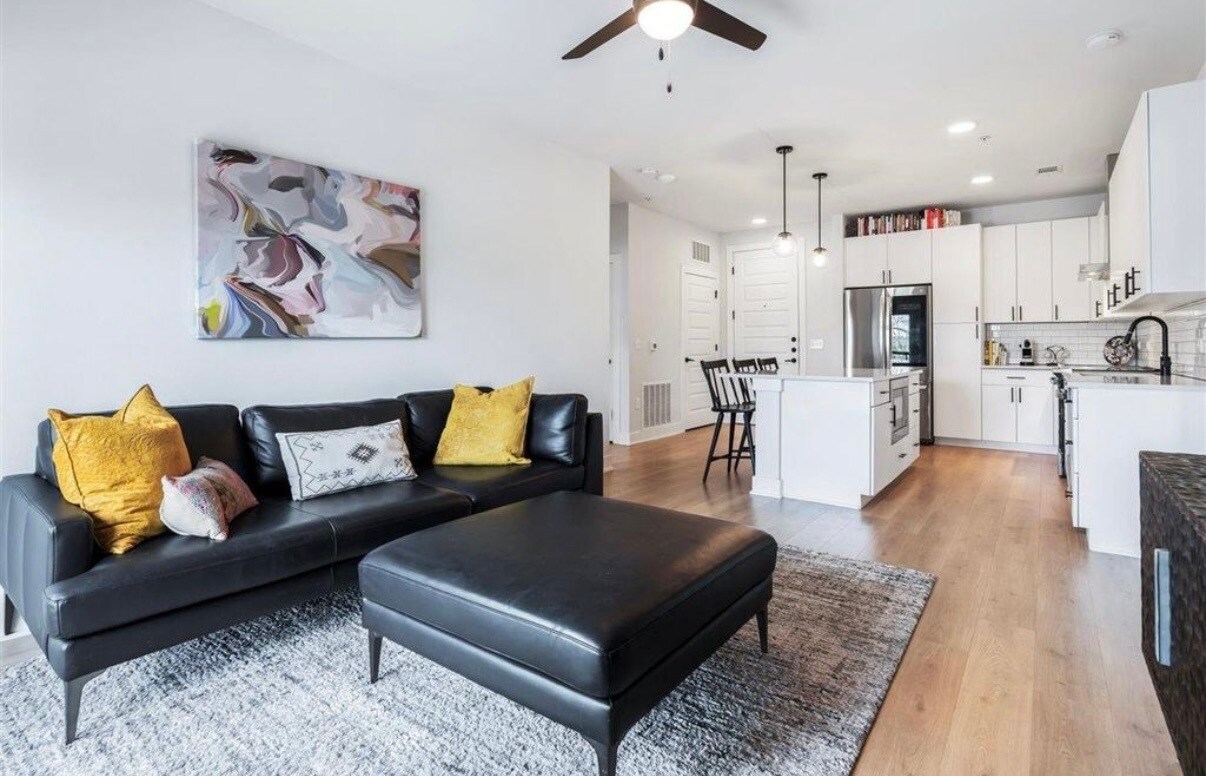 Building Photo - 3101 Govalle Ave