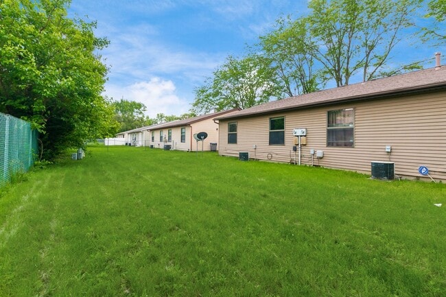Building Photo - 3862-3864 Petzinger Road