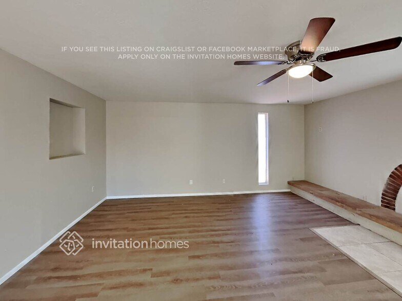 Building Photo - 10413 W Calle Del Oro