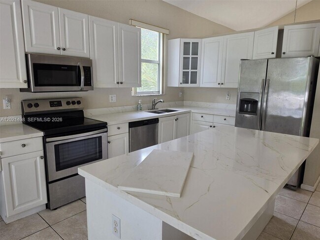 Building Photo - 16801 SW 49th Ct