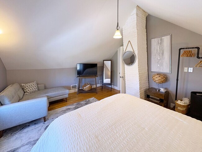Building Photo - 247 Savin Hill Ave