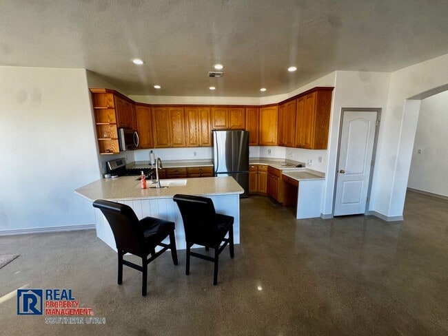 Building Photo - 179 Oasis Dr