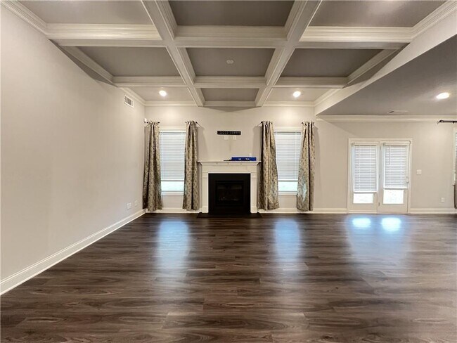 Building Photo - 4675 Silver Oak Dr SW