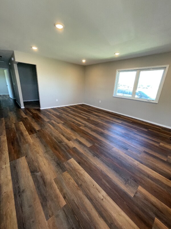 Building Photo - 2555 Valley Dr