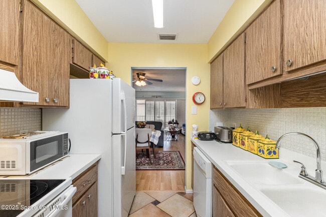 Building Photo - 1047 Small Ct