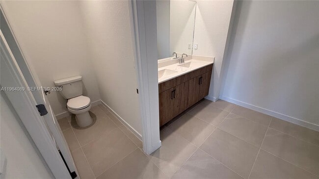 Building Photo - 1535 SE 7th Ct