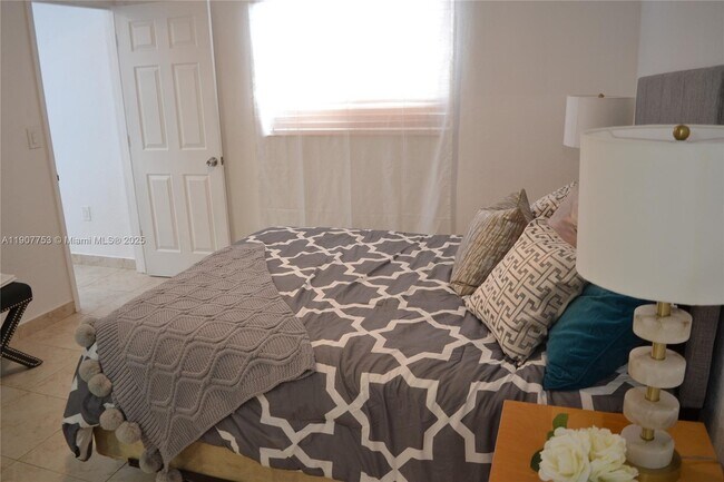 Building Photo - 3221 SW 93rd Pl