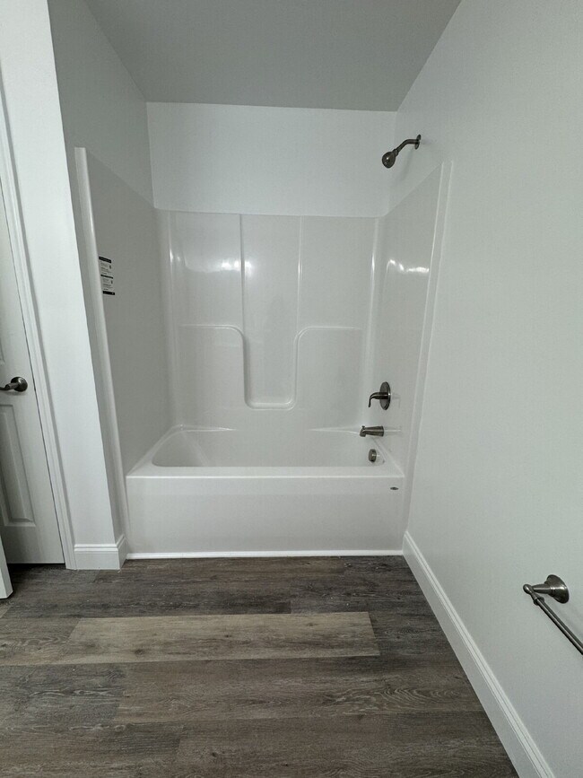 Building Photo - "Charming 3-Bedroom Retreat with 2 Full Baths on Quinn Hill Lane, Mars Hill!"