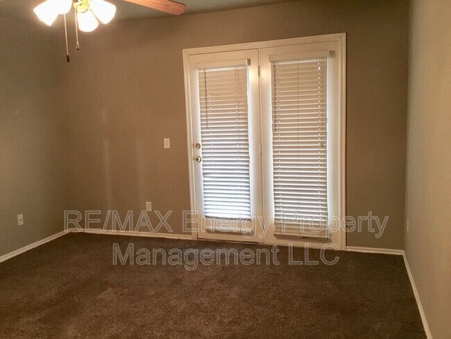 Building Photo - 408 N Willowood Dr