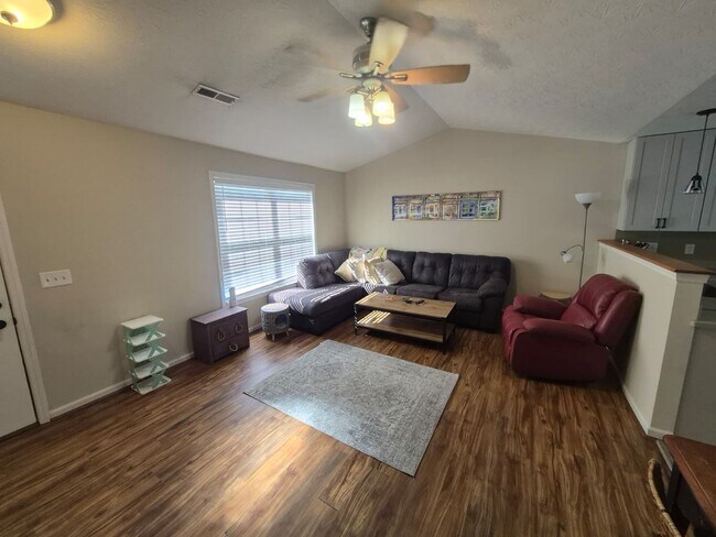 Building Photo - 40 Nicole Dr