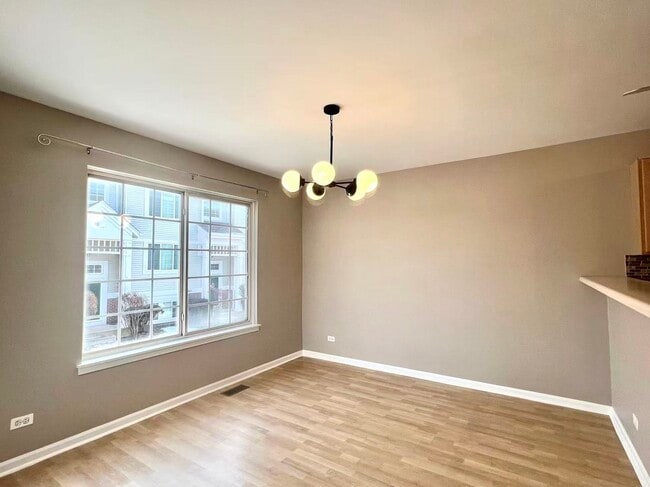 Building Photo - 3356 Ravinia Cir