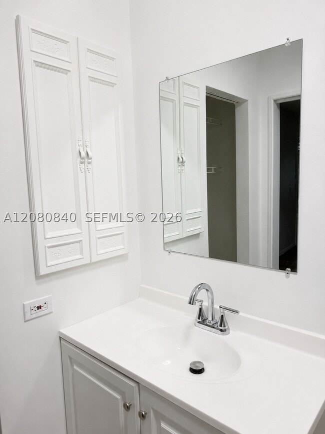 Building Photo - 4790 SW 65th Ave
