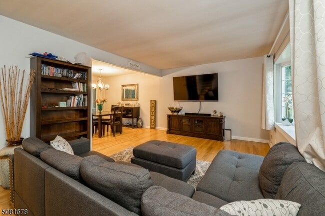 Building Photo - 42 Warren St