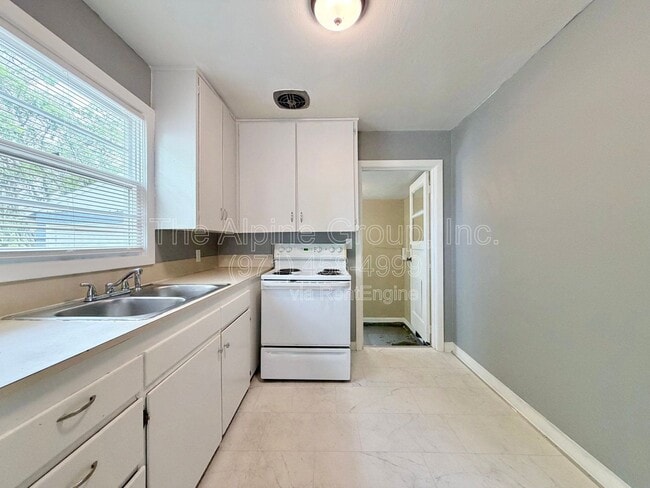 Building Photo - 20060 SW Alexander St