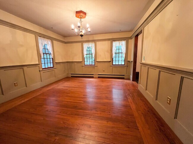 Building Photo - Private single family home for rent in East haddam