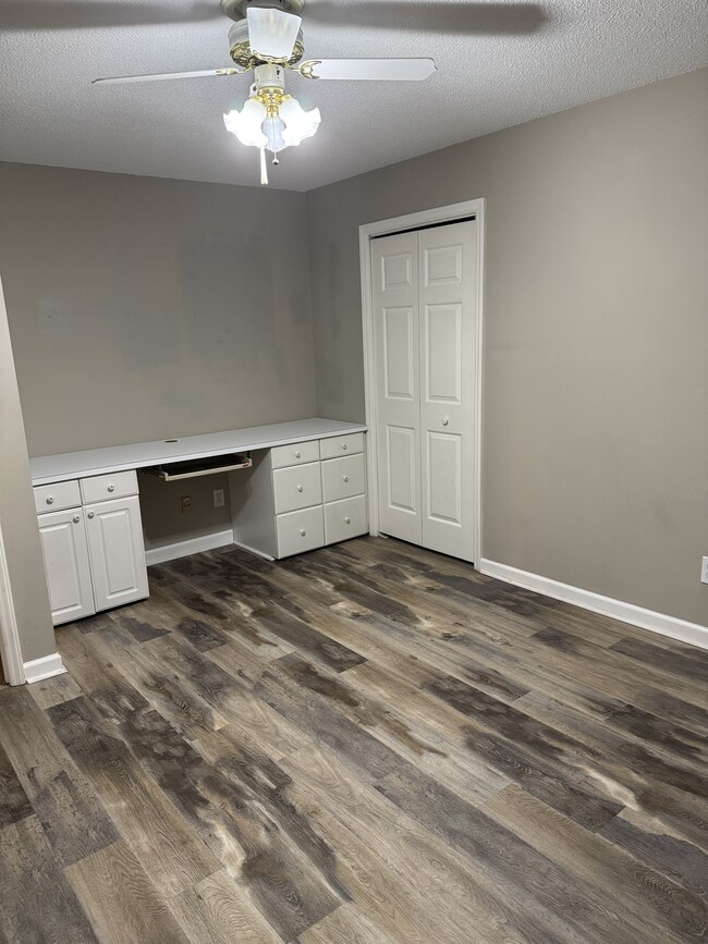 Building Photo - 4712 Worthington Ln