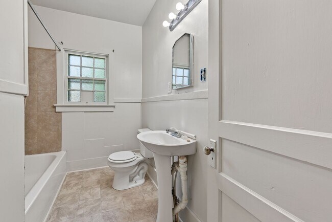 Building Photo - 251 Forbes Ave