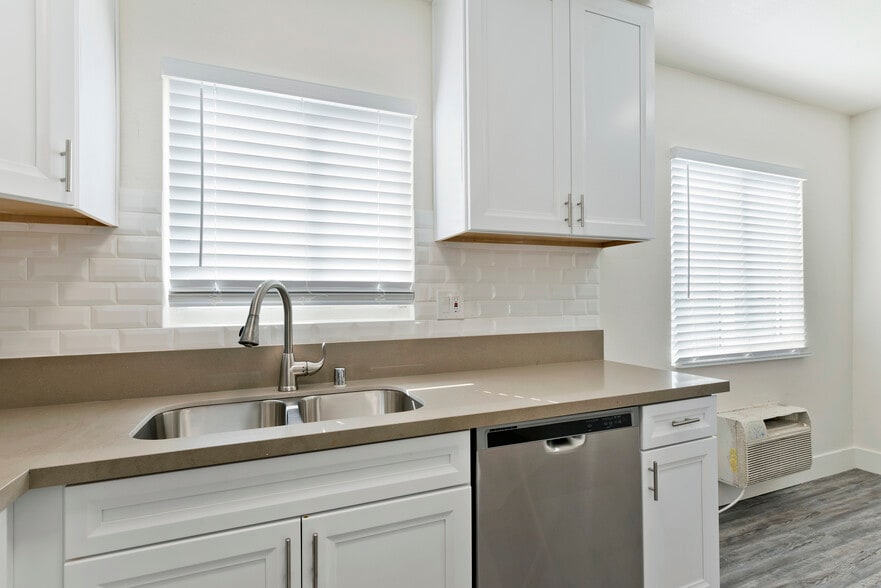Primary Photo - Aurora Vista Apartments