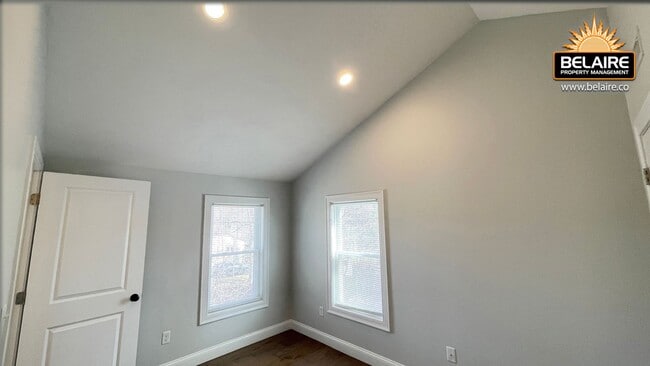 Building Photo - Cozy Country Living