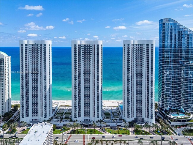 Building Photo - 16001 Collins Ave