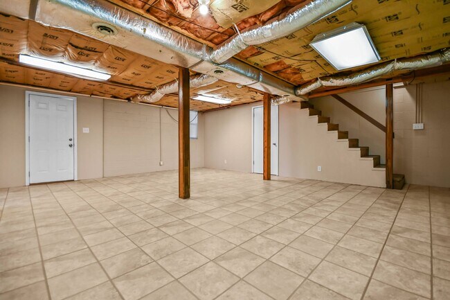 Building Photo - 706 Kingsbury Rd