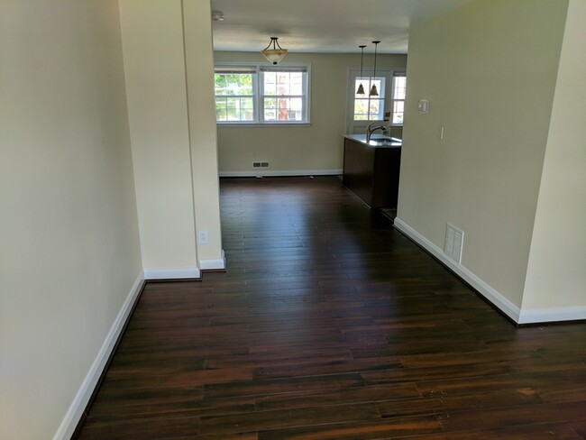 Building Photo - 1508 Langford Rd