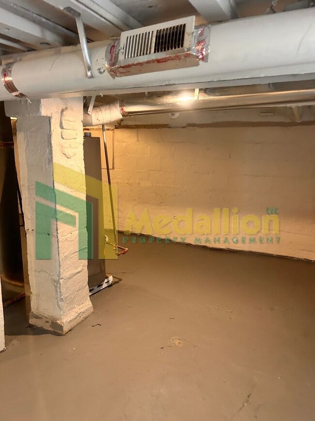 Building Photo - Spacious 1-Bedroom Single-Family Home with Large Fenced Yard