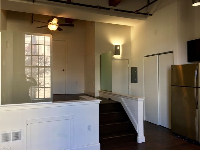 Building Photo - 344 N Charles St