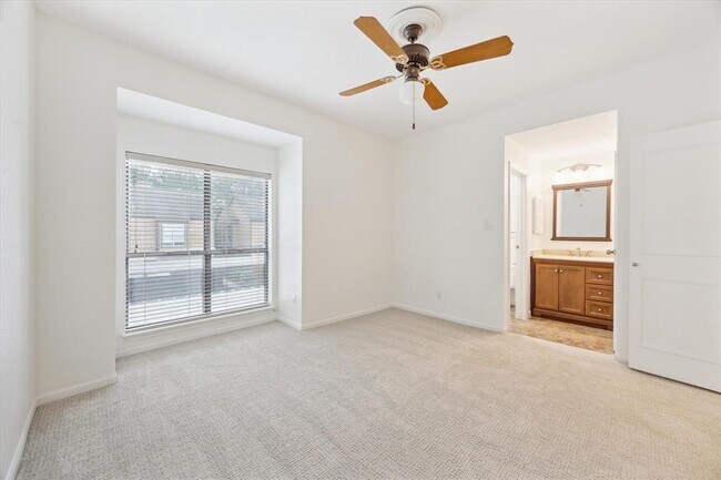 Building Photo - 11711 Memorial Dr