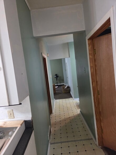 Building Photo - 410 W Lapeer St