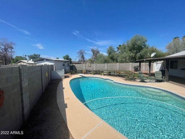 Building Photo - 3 Bed 2 Bath Phoenix Home with a Pool