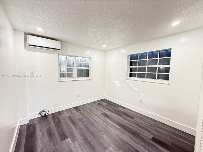 Building Photo - 132 NW 32nd Ct