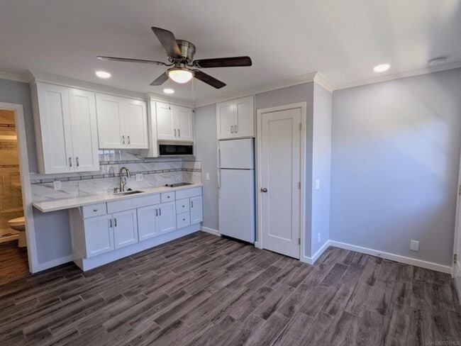 Building Photo - 10977 Bali Ln