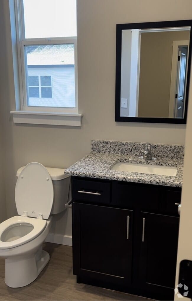 Building Photo - 421 A
