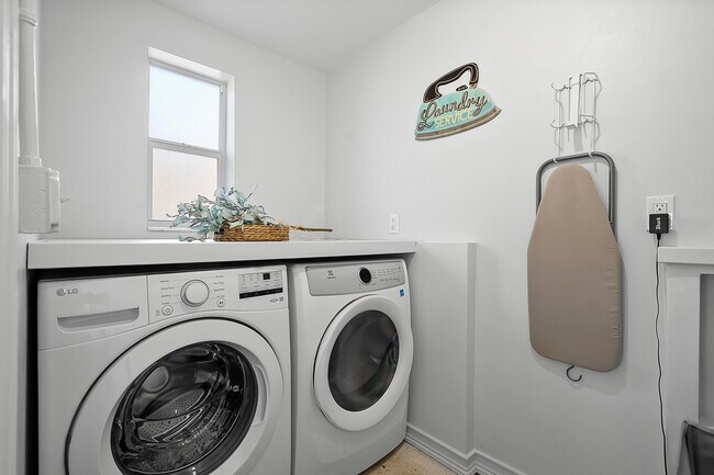 Building Photo - 13 SE Sailfish Ln