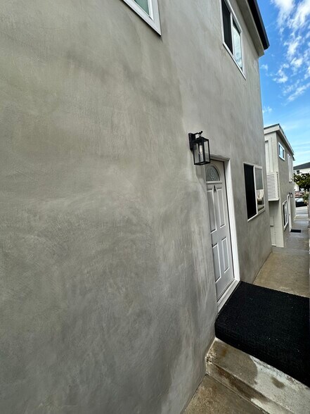 Building Photo - 221 36th Pl