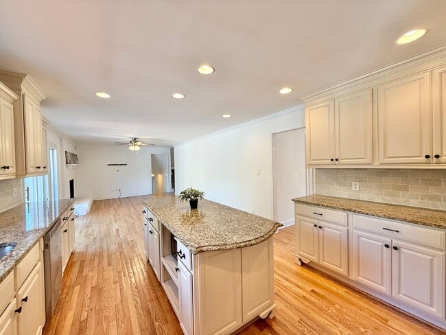 Building Photo - **OFFERING REFUNDABLE APPLICATION FEES** Stunning 5BD, 3BA North Ridge Raleigh Home on a Large, P...
