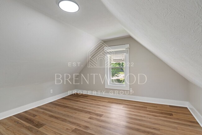 Building Photo - Charming 3-Bed Home In Indy!